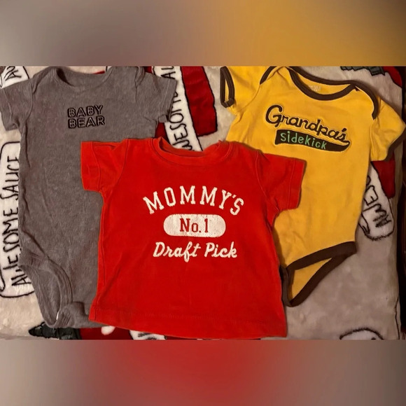 bundle from Carter’s size 6 months - Picture 1 of 10